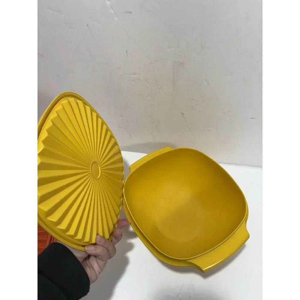 Set Of 2 Tupperware Servalier Bowl Yellow 9” W/ Lid: 837-4, Orange 8” Lid 839-16